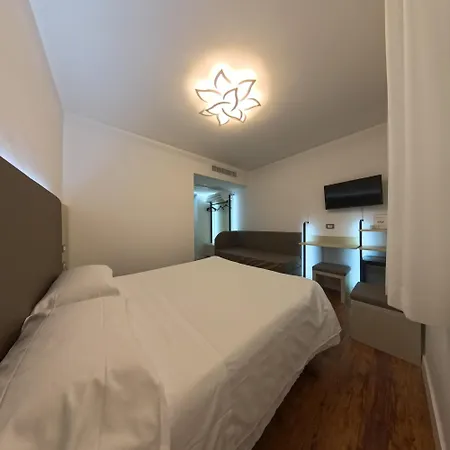 Hotel Aurora 3*