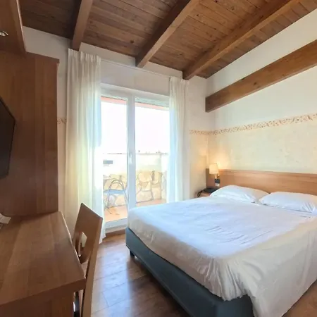 Aurora Hotel 3*